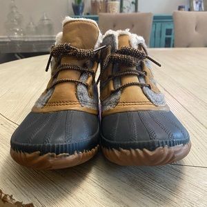 Sorel Out n’ About Sherpa-Lined Winter Boots 9